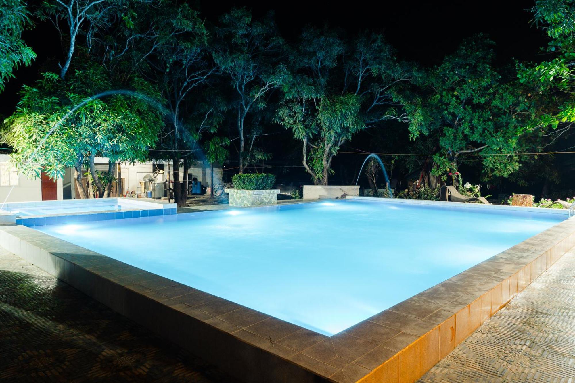 Q Beach Resort Cabangan Exterior foto